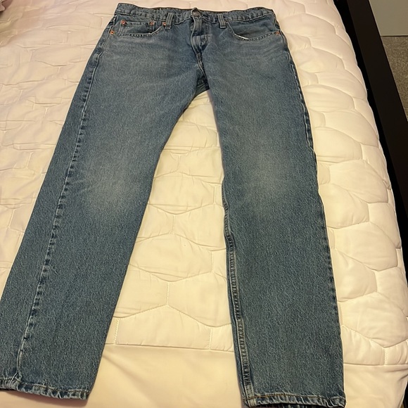 Men’s Levi Jeans - Picture 2 of 4